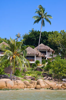 Ihre private Oase am Lamai Beach: Erleben Sie entspannte Tage in charmanten Bungalows, nur Schritte vom weißen Sand und dem türkisblauen Meer entfernt.