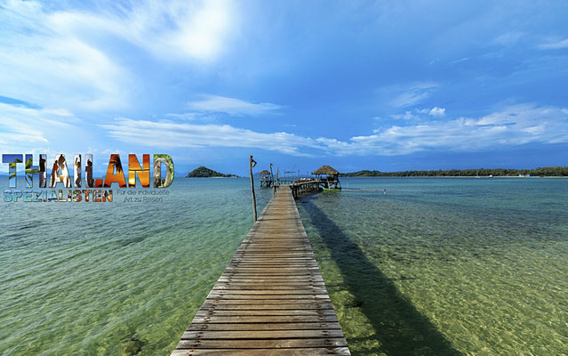 Eine Brücke ins frische Nass auf Koh Mak