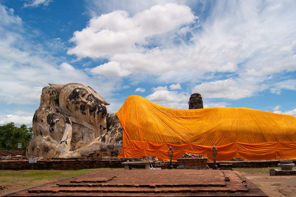 Großer liegender Buddha