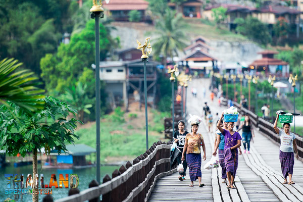 Holzbrücke Sangkhla Buri zum Mon Dorf