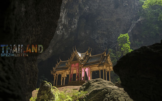Khua Kharuehat Pavillon der Tham Phraya Nakhon Höhle und Hat Laem Sala im Khao Sam Roi Yot Nationalpark