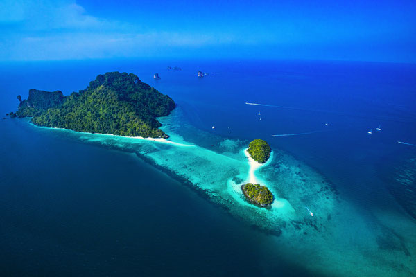 Die kleine Meerenge zwischen der Insel Poda und der Insel Ma Tang Ming in Krabi