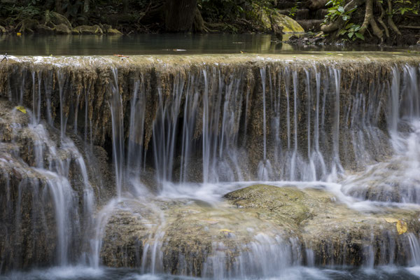 Wasserfallstufen im Erawan Nationalpark