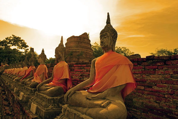 Die berühmten Buddha-Statuen in Ayutthaya. Bis heute eines der weltweit beliebtesten Fotomotive.