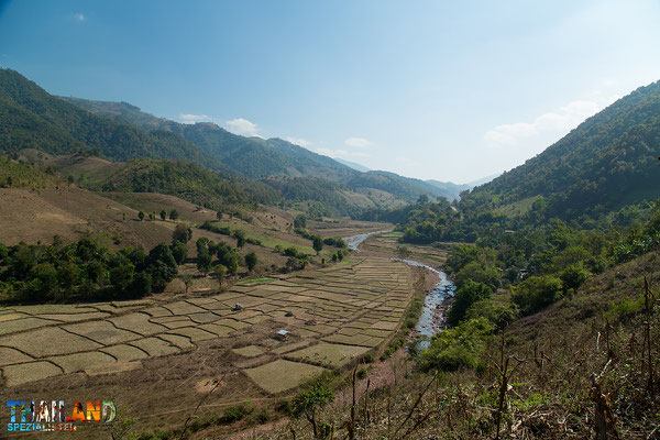 Nan River fließt durch den Doi Phu Kha Nationalpark 