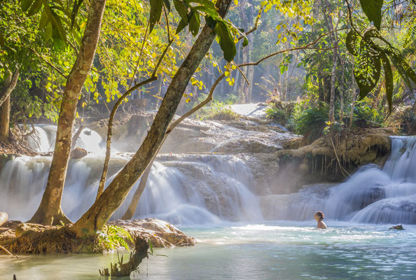 Schwimmbecken Kuang Si Waterfall in Luang Prabang