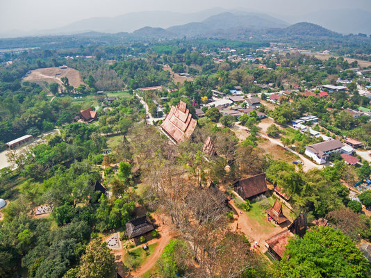 Luftaufnahme vom Baan Dam Museum in Chiang Rai