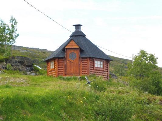  Un sauna hexagonal, comme on en voit partout en Norvège et en Finlande.
