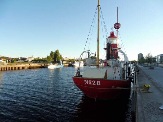  Un bateau phare ancien à Gävle - Suède