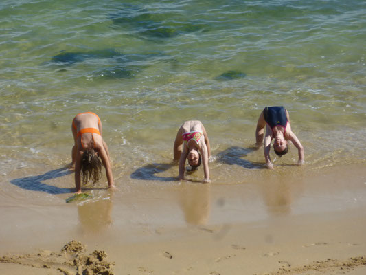 Prune, Maud et Sigrid sur la plage des Dames (Sylvie et Heike les avaient abandonnées !) - juillet 2016
