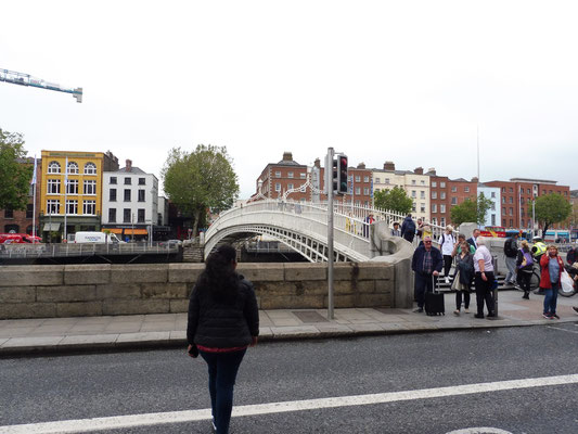  Le Ha'Penny Bridge à Dublin, un pont piéton tout mignon