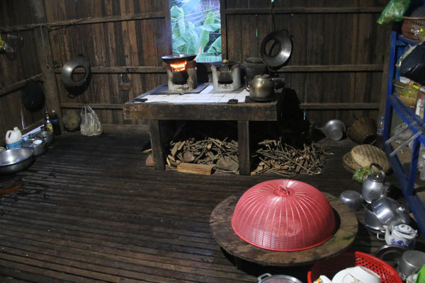 Küche im Homestay / Kitchen at Homestay