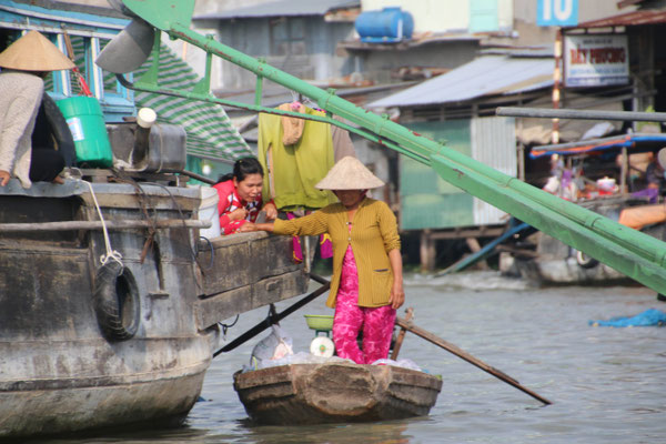 Floating market in Can Tho