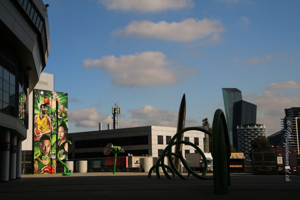 Ausserhalb des Stadion / outside the stadium