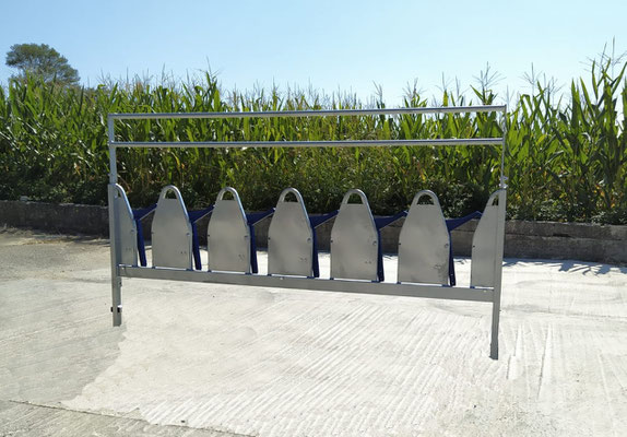 Rastrelliera autocatturante modulare per ovicaprini con anti-salto senza vasca, da murare, con e senza corna, adatta per corsia di alimentazione adattabile per per mungitura, zincata a caldo
