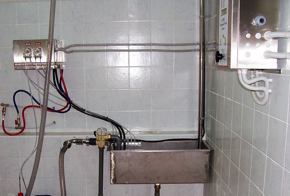 Vasca in acciaio inox con lavatrice