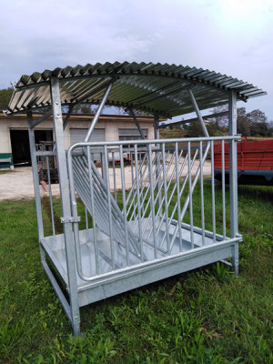 Portaballone con anti-spreco professionale per bovini, bufali e cavalli, piedi regolabili, zincato a caldo