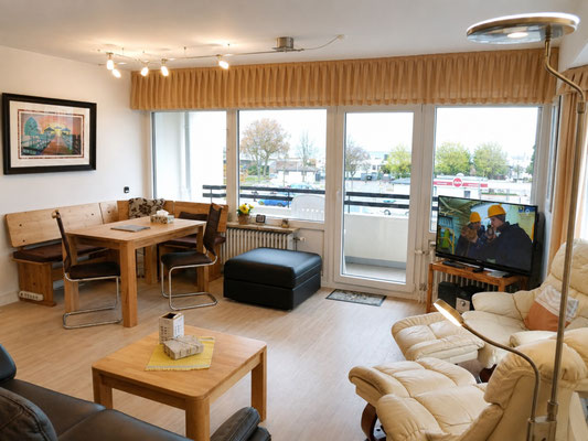 Wohnzimmer mit Seeblick