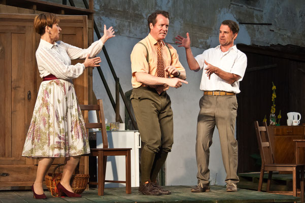 aus: "Der varreckte Hof" 2016 (mit Daniela Strolz-Holzer, Christian Himmelbauer) - Foto (c) Huemer