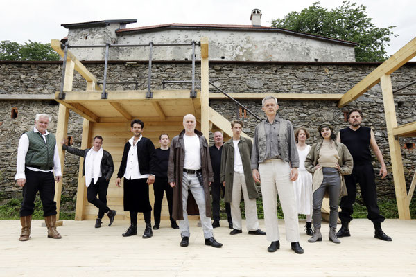 aus: "Shakespeare in Love" 2021 (mit: Manfred Stella, Okan Cömert, Jonas Leibetseder, Georg Schubert, Dominik Revertera, Lukas David Schmidt, Werner Landsgesell, Wenzel Brücher, Soffi Povo, John F. Kutil) - Foto (c) R. Winkler