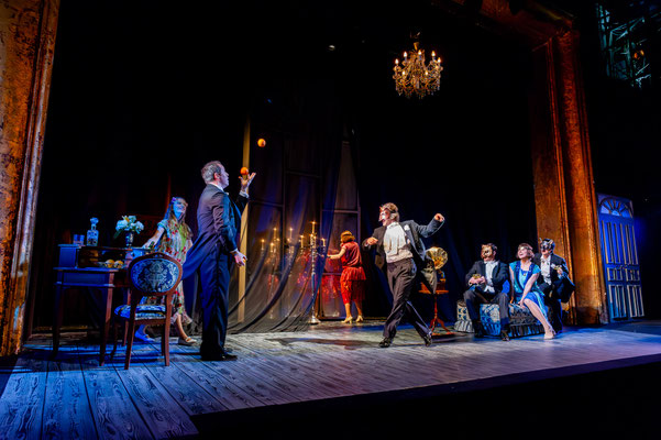 aus: "Die Schöne und das Biest", 2024 (mit Shirina Granmayeh, Violetta Zupancic, Stefan Rosenthal, Valentin Späth, Benita Martins, Maria Fliri) - Foto (c) Rita Neman/TdJ