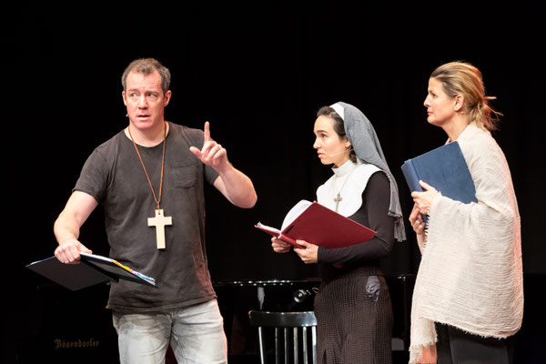 aus: "Schauküche Shakespare I: Maß für Maß" 2022 (mit: Soffi Povo, Doris Hindinger) - Foto (c) R. Winkler