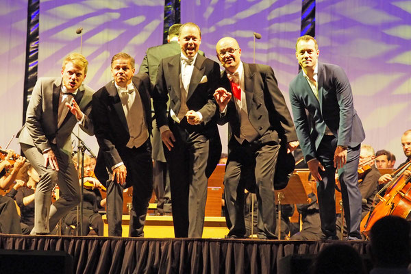aus: "Die lustige Witwe" 2018 (mit Daniel Schmutzhard, Michael Havlicek, Roman Martin, Michael Wagner) - Foto (c) Franz Litzlbauer