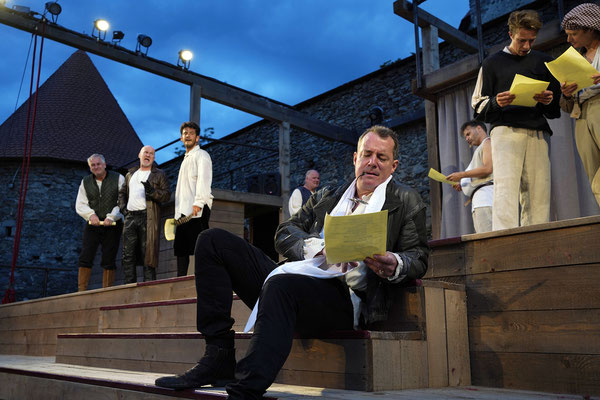 aus: "Shakespeare in Love" 2021 (mit: Manfred Stella, Georg Schubert, Okan Cömert, Dominik Revertera, Alexander Kuchinka, Lukas David Schmidt, Wenzel Brücher) - Foto (c) R. Winkler