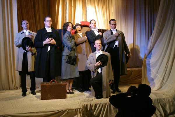 aus: "Wenn der Wind weht - Comedian Harmonists II", 2003 (mit Raimund Stangl, Johanna Arrouas, Sam Madwar, Markus Schöttl, Thomas Lichtenecker, Oliver Schirmer) - Foto (c) Günter Jagoutz