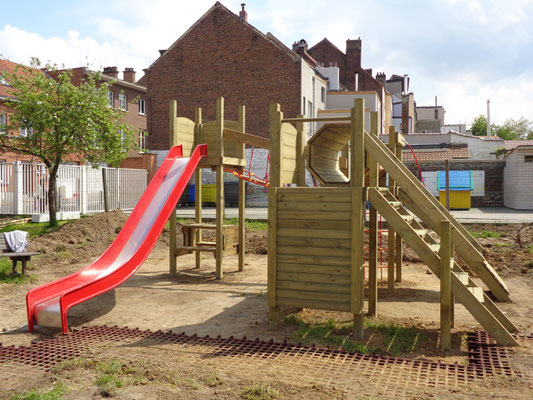 Plaine de jeux enfants écoles sur mesure bois