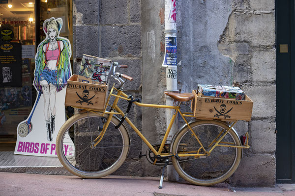 un vélo garé dans une rue de Clermont-Ferrand
