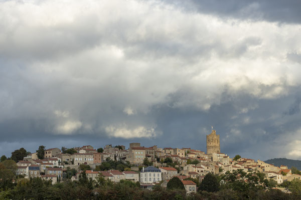 vue sur le donjon de Montpeyroux