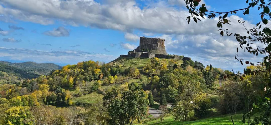 Château de Murol sur une butte