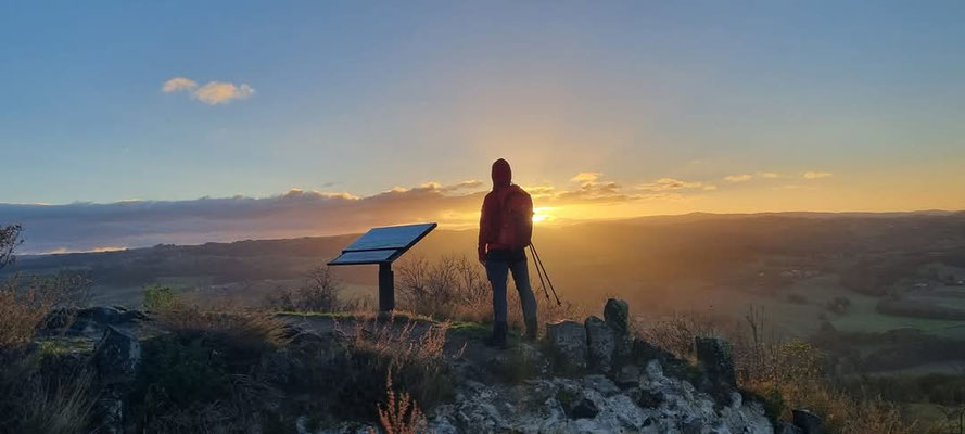 randonnée et coucher de soleil en Auvergne