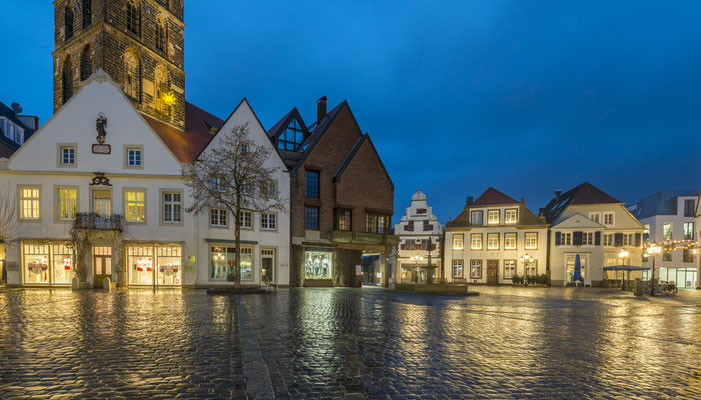 Rheine Historischer Marktplatz während der Blauen Stunde