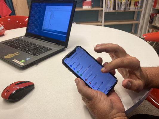 Bei Fragen rundum das Mobiltelefon wird bei der PC-/Smartphone-Schnellhilfe in der Stadt Achim geholfen.