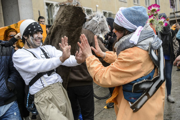 Carnival Al-Lajiìn_Al-Lajiàat - Karneval der Geflüchteten 2016