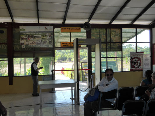 Rurrenabaque, Sicherheitsbereich Flughafen