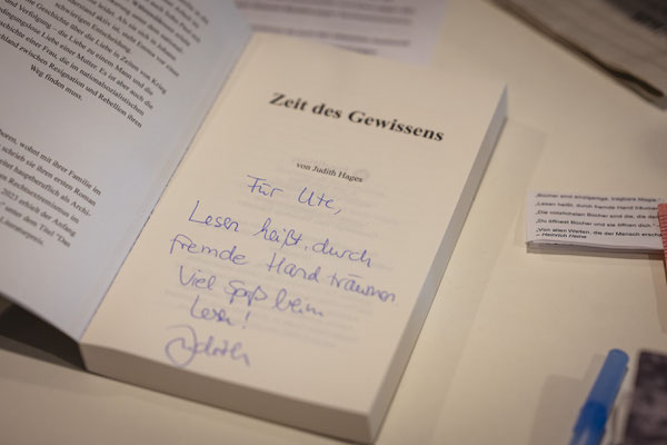 Judith Hages Buchlesung in Düren mit ihren neusten Roman "Zeit des Gewissens"