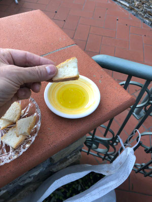 Öl-Degustation mit Brot