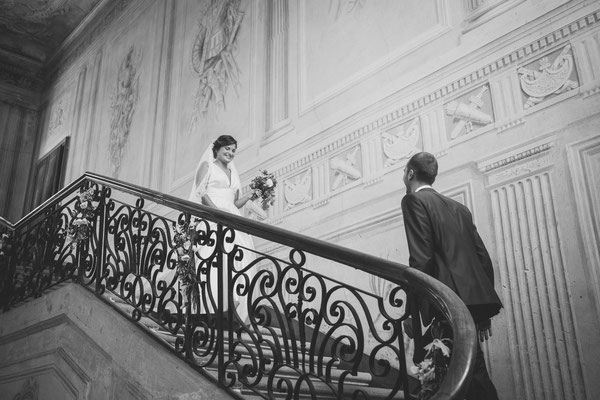 Découverte des mariés dans le Hall - Photo : VVV Production