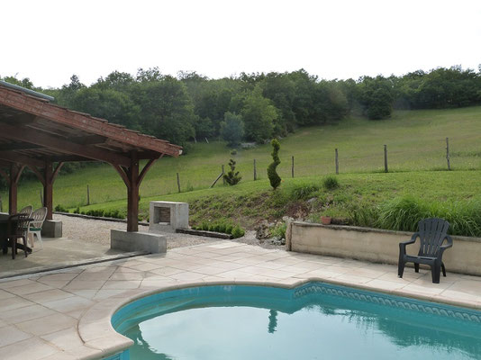 Piscine avec vue sur les terrasses