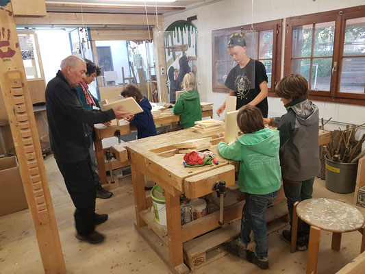 Nistkastenbau mit der Primarschule