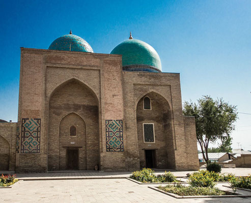 Gumbaz-i-Seidon tomb   (Dome of Sayyids)   