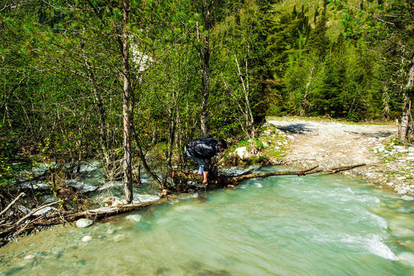 Crossing the Dolra River near Mazeri