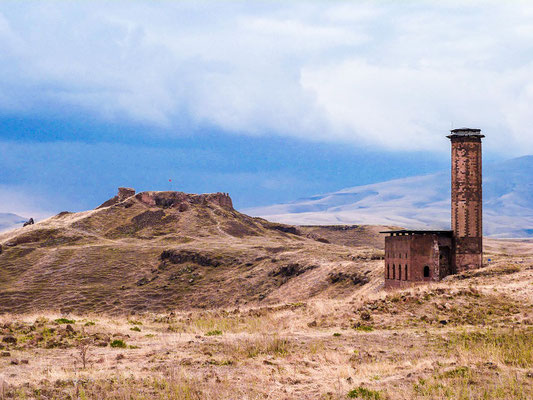 The Citadel (left) and Mosque of Minuchihir (right). The mosque is named after its presumed founder, the emir Minuchihr, who ruled Ani beginning in 1072