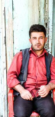 Hoşap Kalesi, Kurdistan - young men