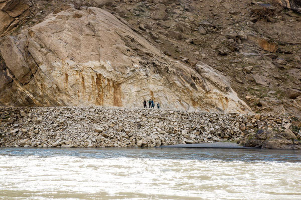 Afghan citizens are waving