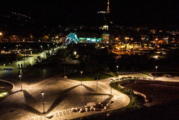 Nocturnal mood over the Rike Park and the Bridge of Peace