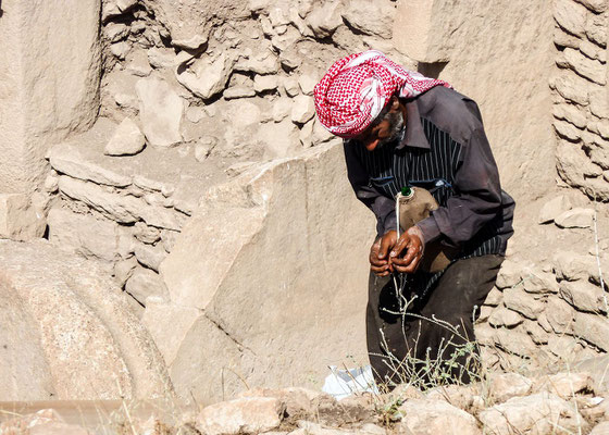 Göbeklitepe (prehistoric excavation site), Kurdistan - worker